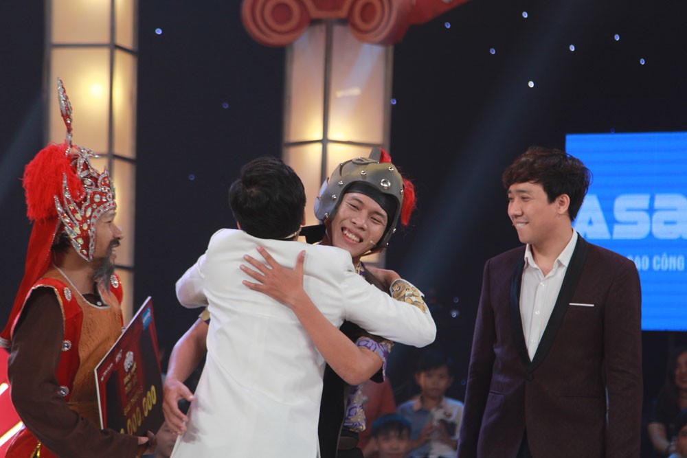 Thách thức danh hài: Nhờ cô lao công bá đạo, cặp đôi Cải lương ẵm 40 triệu đồng